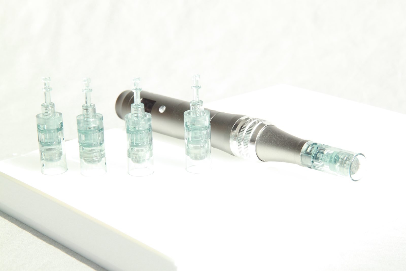 Equipo de radiofrecuencia con microagujas, con el que funciona la radiofrecuencia facial en consulta